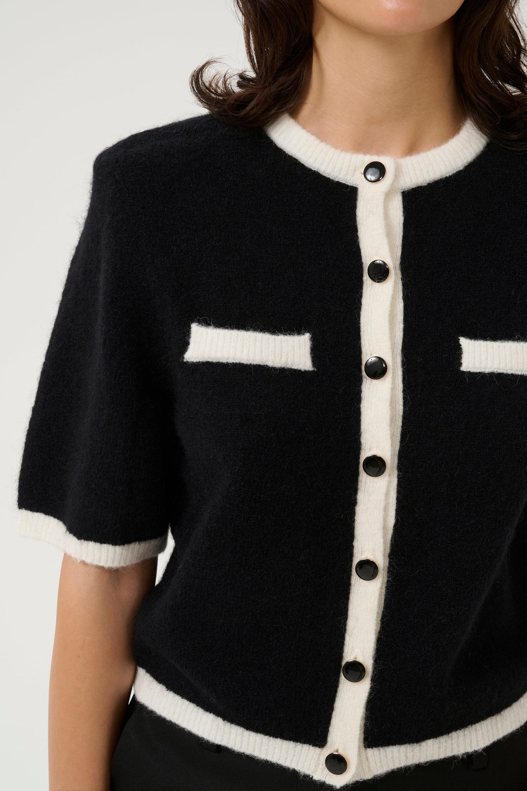 Forudbestilling - Gestuz - Gzalpha Contrast Cardigan - 107260 Black/Ivory Comb Cardigans 