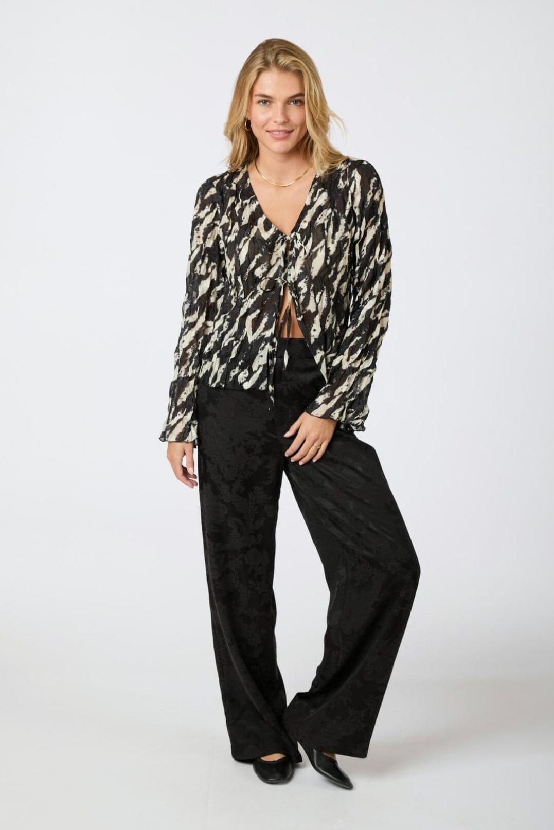 Forudbestilling - Neo Noir - Indy Distressed Zebra Blouse - Black Bluser 