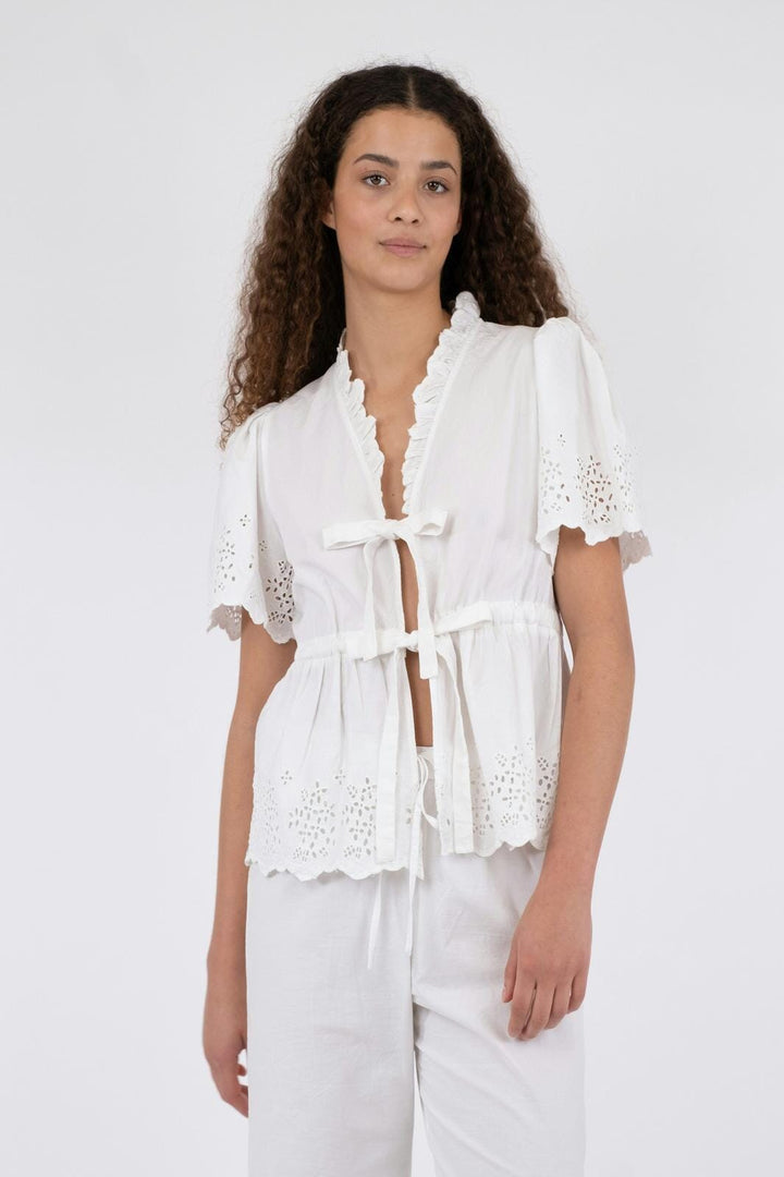 Neo Noir - Satsi Embroidery Blouse - White