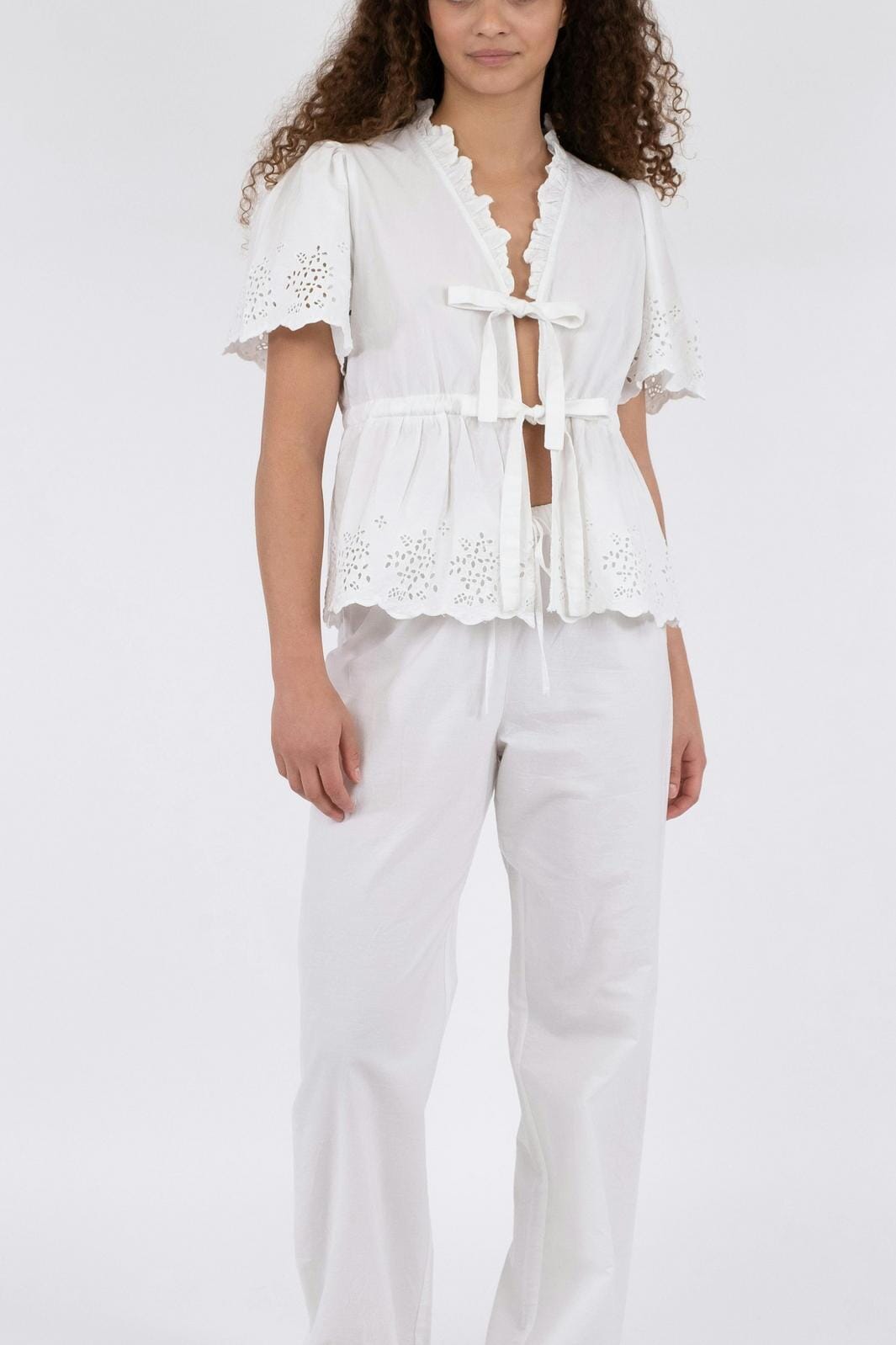 Neo Noir - Satsi Embroidery Blouse - White