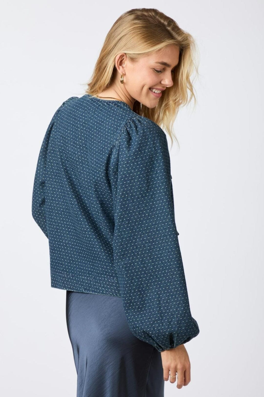 Forudbestilling - Neo Noir - Silvi Overdyed Dot Blouse - Ash Blue Skjorter 