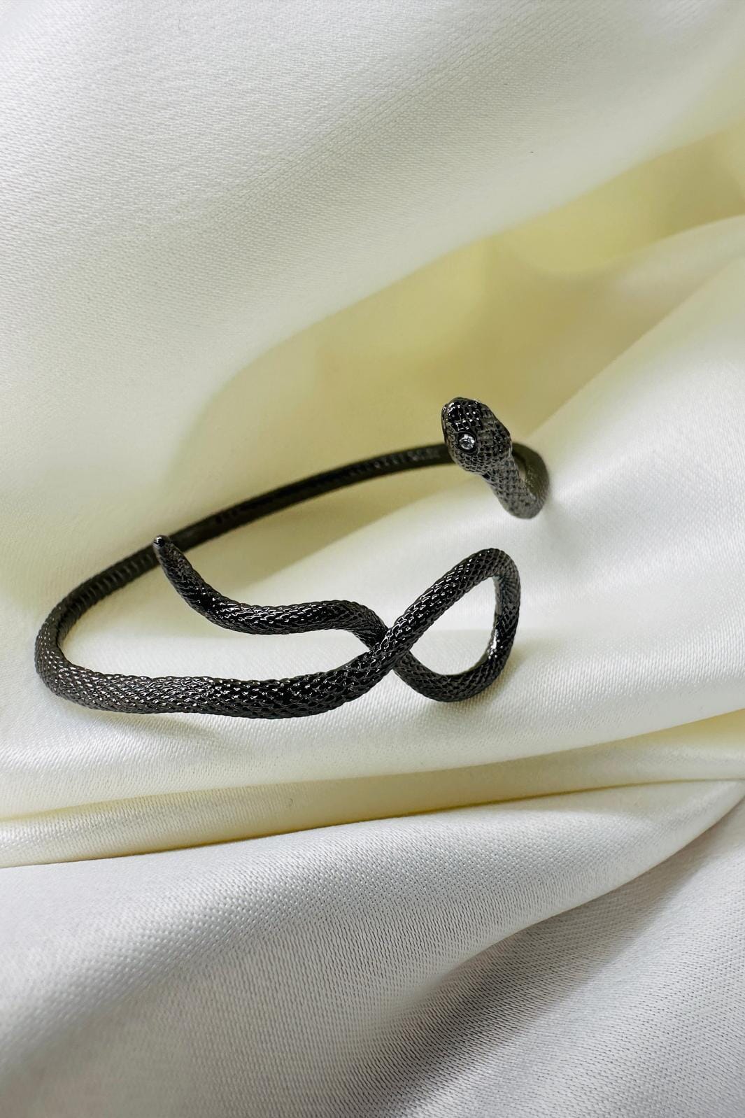 Forudbestilling - O-element - Poison Snake Baracelet - Black Armbånd 