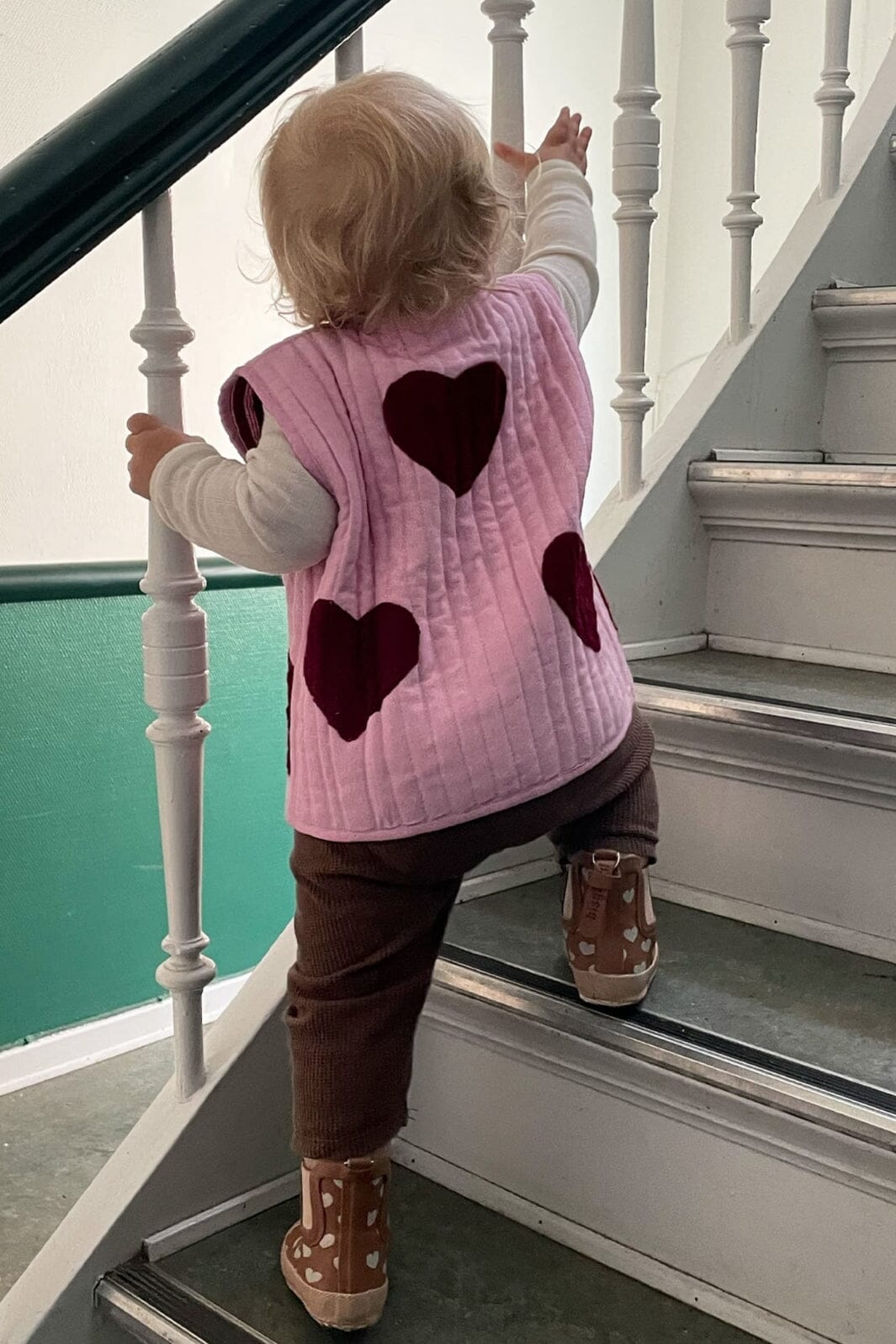 Sissel Edelbo - Honey MINI Vest SE 1500 - Burgundy Hearts