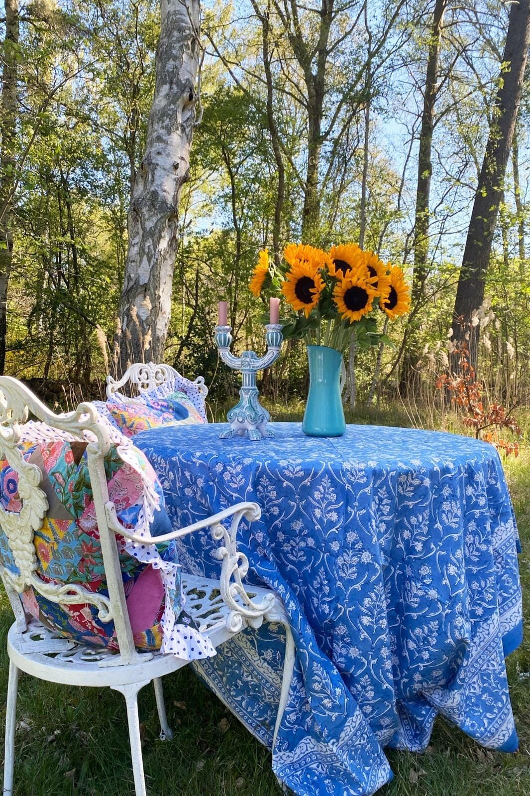 Forudbestilling - Sissel Edelbo - Noor Tablecloth SE 1143 - Blue w. White Flowers Interiør 