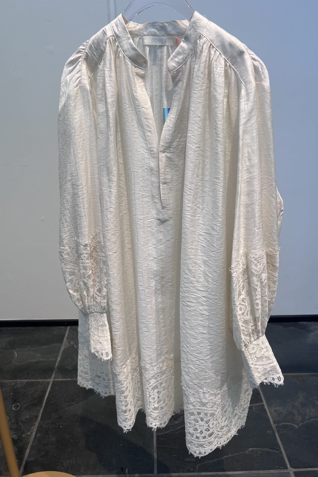 Gossia - Ammygo Dress - Creme Skjorter 
