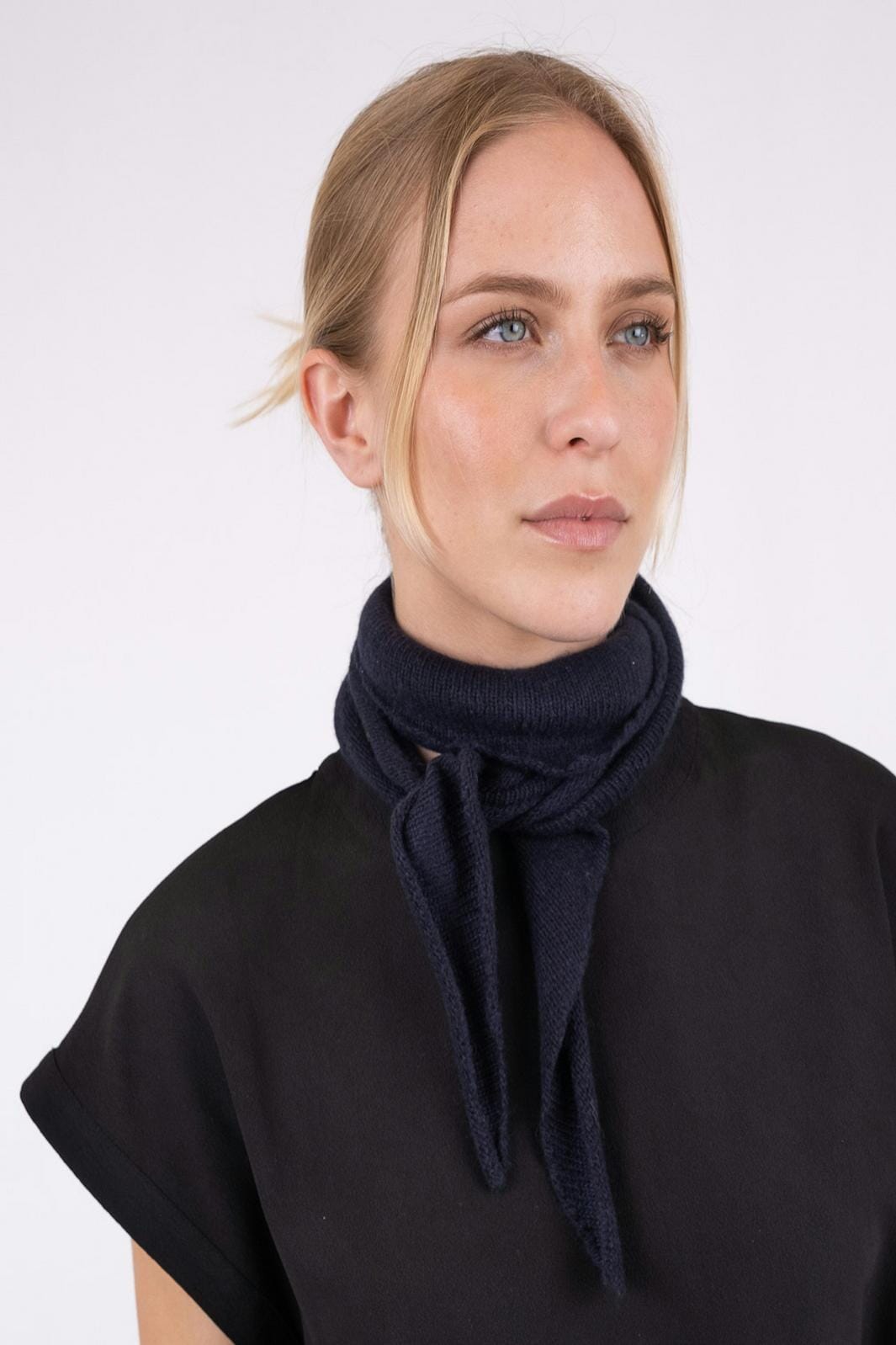 Neo Noir - Misty Knit Scarf - Navy