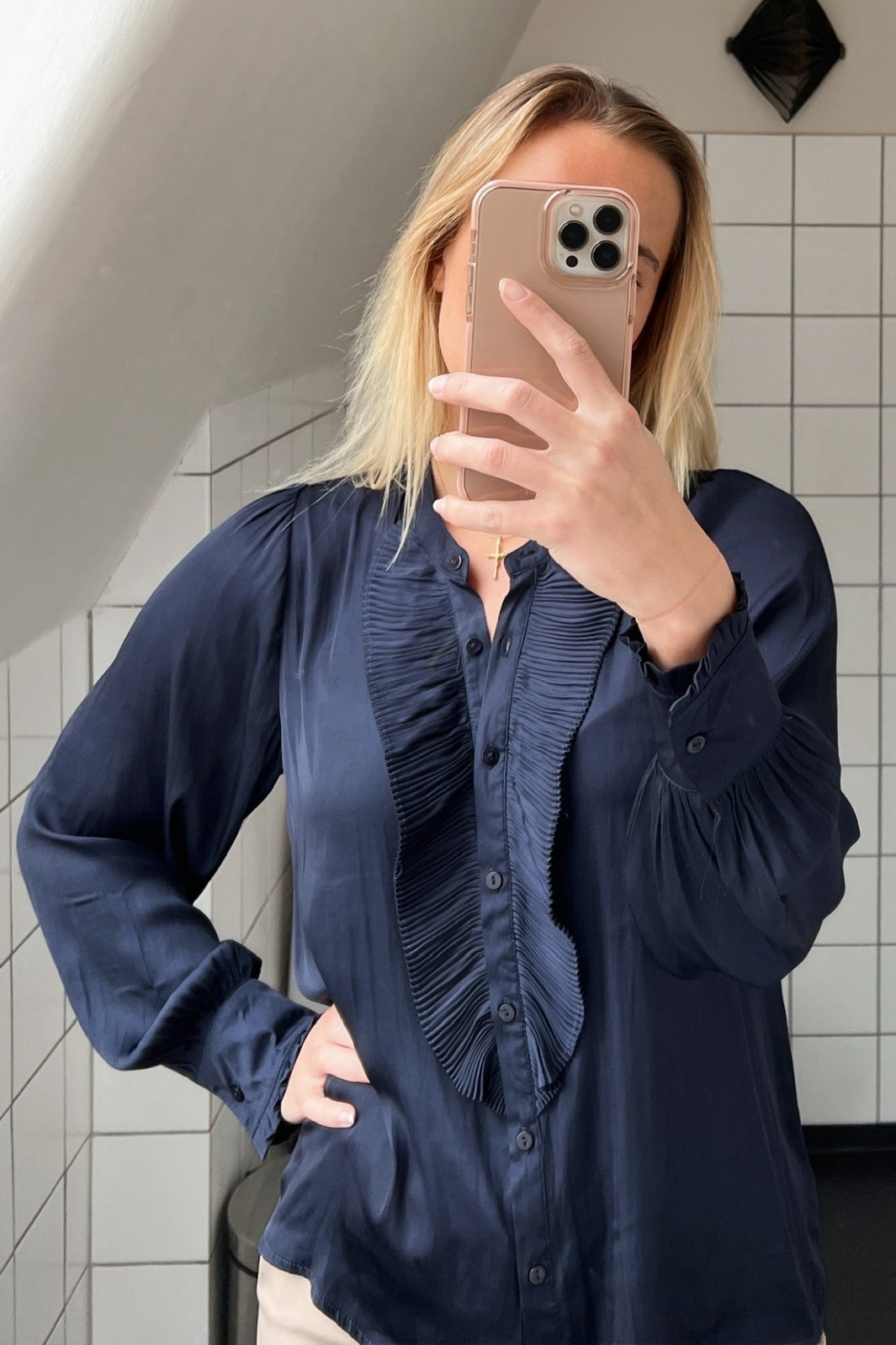 Forudbestilling - Neo Noir - Zola Blouse - Navy (November) Bluser 